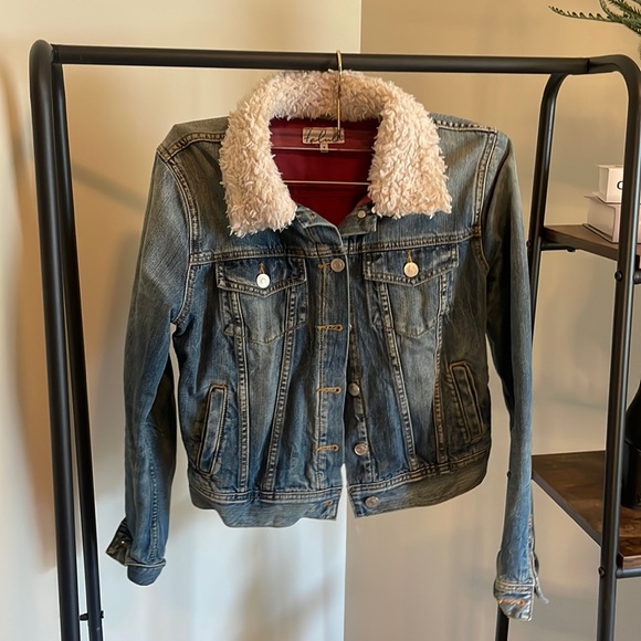 Talula jean jacket from Aritzia. - Picture 1 of 3